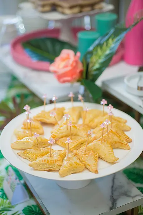 Coffee Break ชา กาแฟหอมกรุ่น และขนมของว่าง ช่วยเติมความอิ่ม ให้กับทุกงานเลี้ยงประชุม สัมมนา