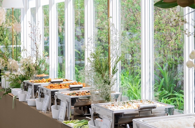 อาหารไทยบุฟเฟ่ต์ อิ่มอร่อยกันทั้งงาน และถูกใจแขกผู้ใหญ่